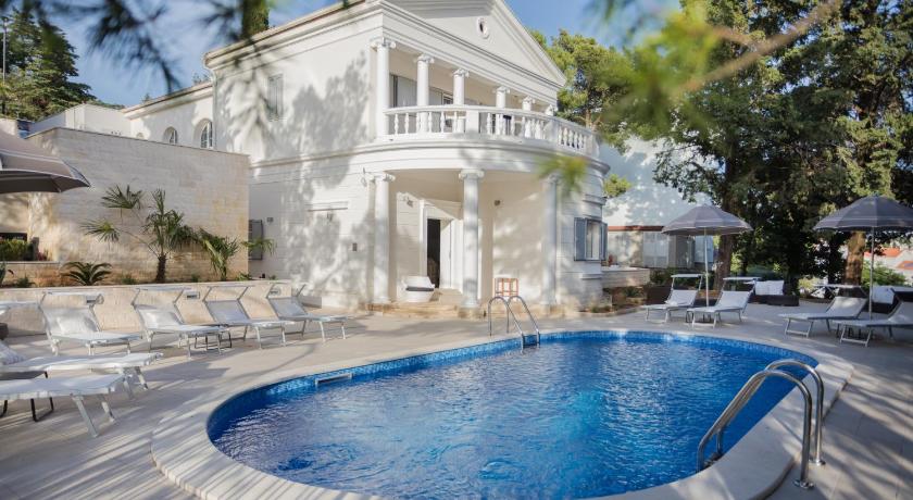 Vila Alta — Hotel in Selce