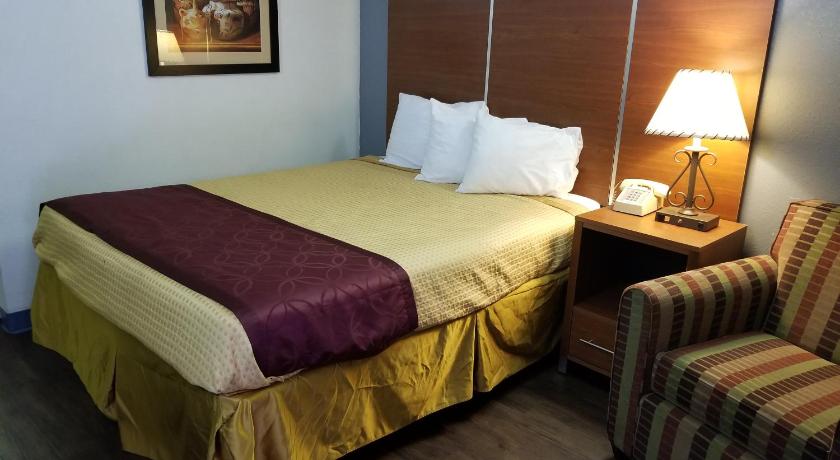 Travelodge by Wyndham Albuquerque West photo