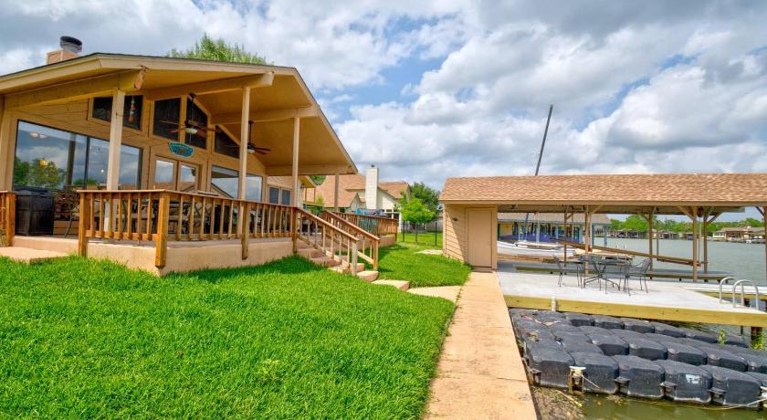 Splash Time! 4BR Lake LBJ Waterfront w/ boat dock — Hotel in Granite Shoals (TX)