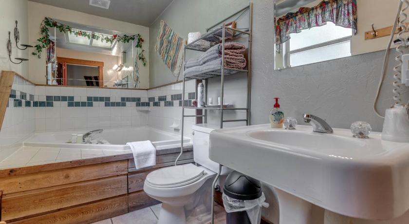 The Whispering Pines Inn photo