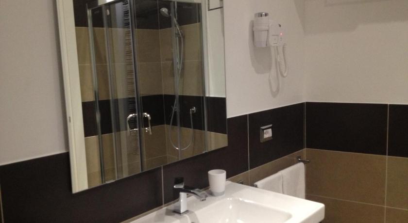 Image of Comfort Triple Room with Shower 8