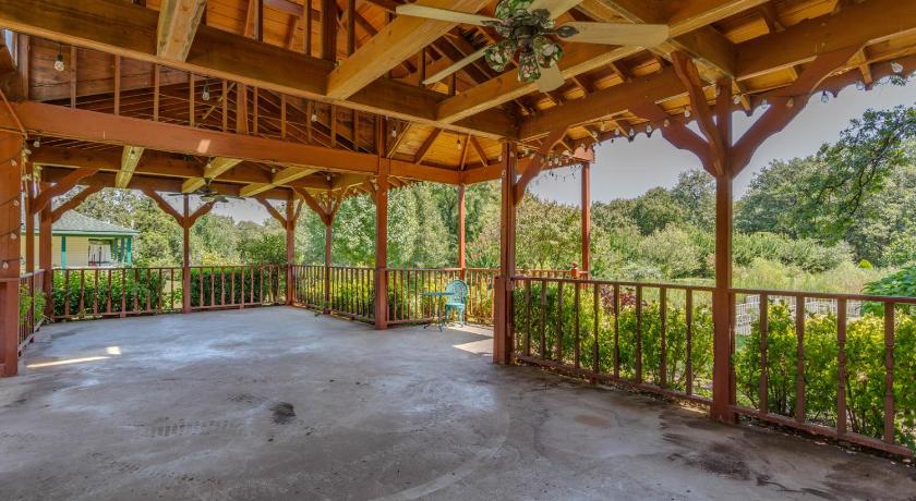 The Whispering Pines Inn photo