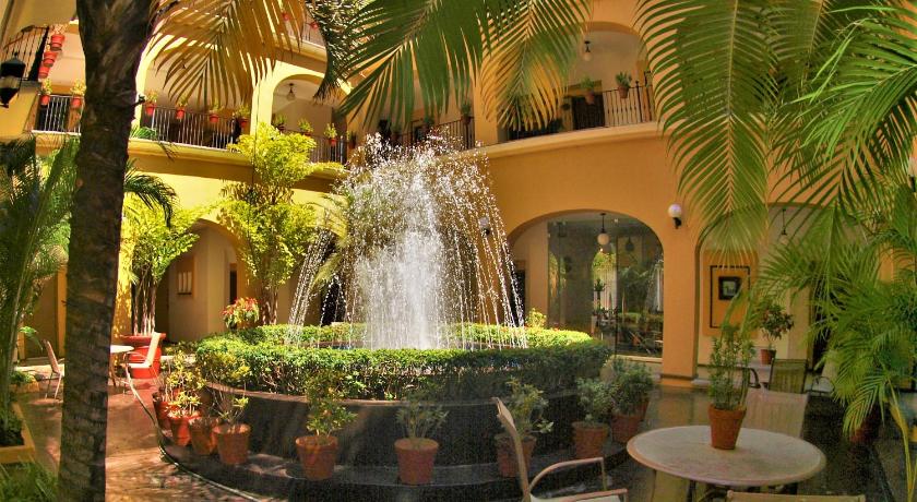 Hotel America — Hotel in Colima