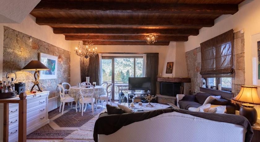 Eptalofos Riverside Chalet With Panoramic View — Hotel in Eptalofos