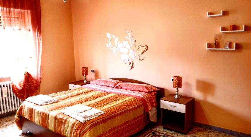 a bedroom with a bed and a lamp, Central Apartment in Isernia