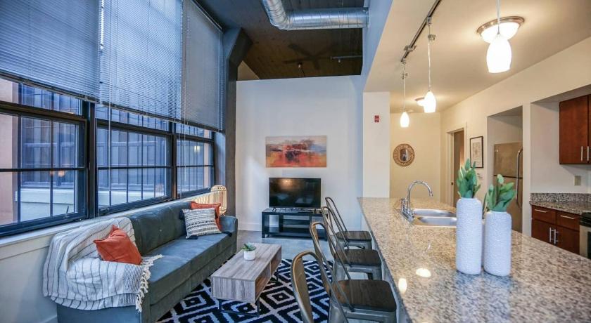 Frontdesk 800 Capitol Apts Downtown Indy — Hotel in Indianapolis (IN)