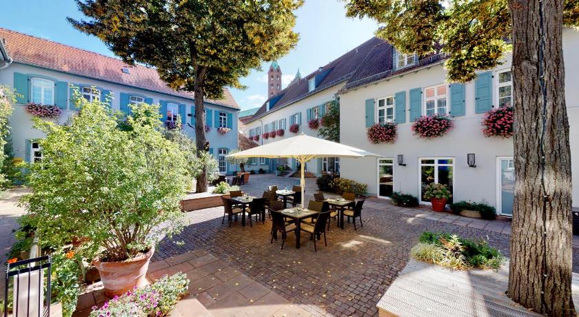 More about Hotel Domhof