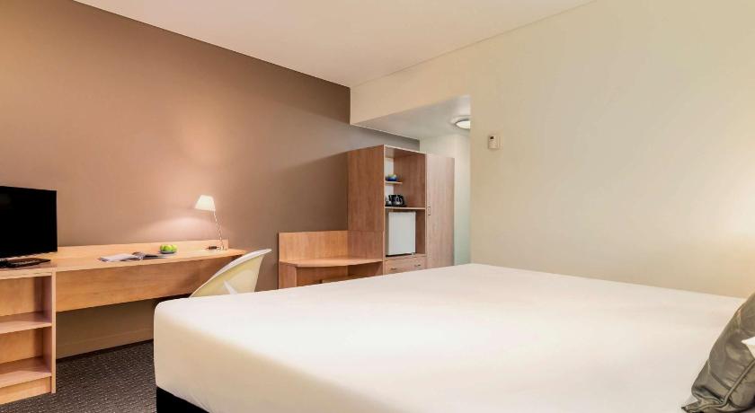 Image of Habitación Estándar con cama grande - Registro de entrada después de las 21:30 (Standard Queen Room - Late Check-In After 21:30) 1