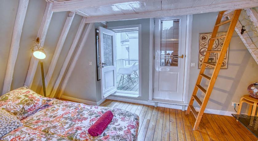 Attic Monkeys Lodge photo