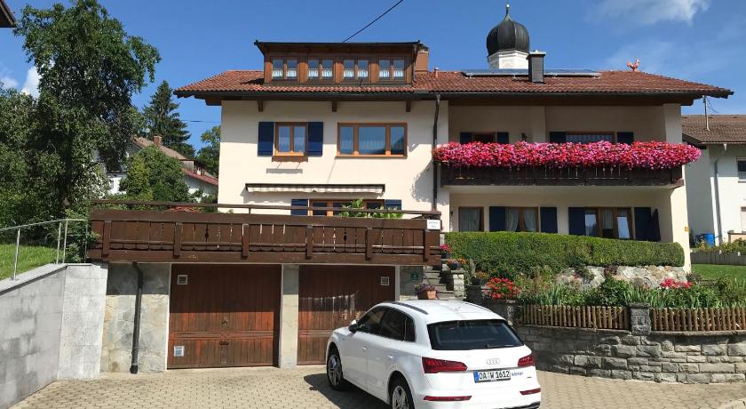 Ferienwohnung Gruntenblick — Hotel in Rettenberg