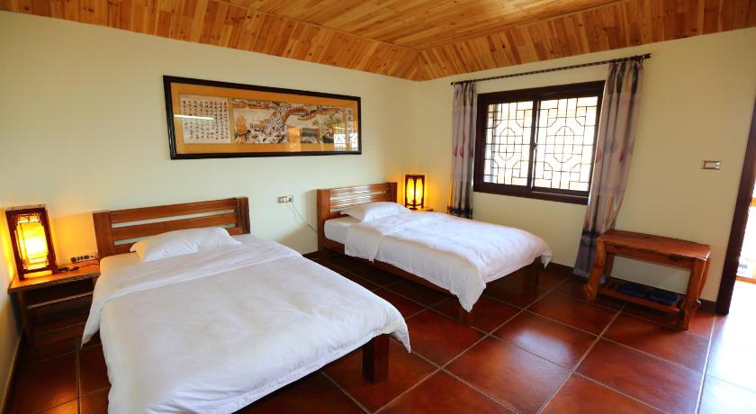 Image of Deluxe Twin Room with View 3