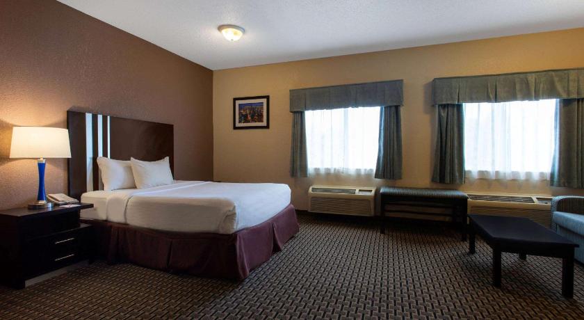 Ramada by Wyndham Glendale Heights/Lombard