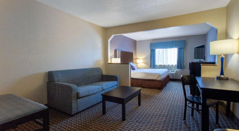 Ramada by Wyndham Glendale Heights/Lombard