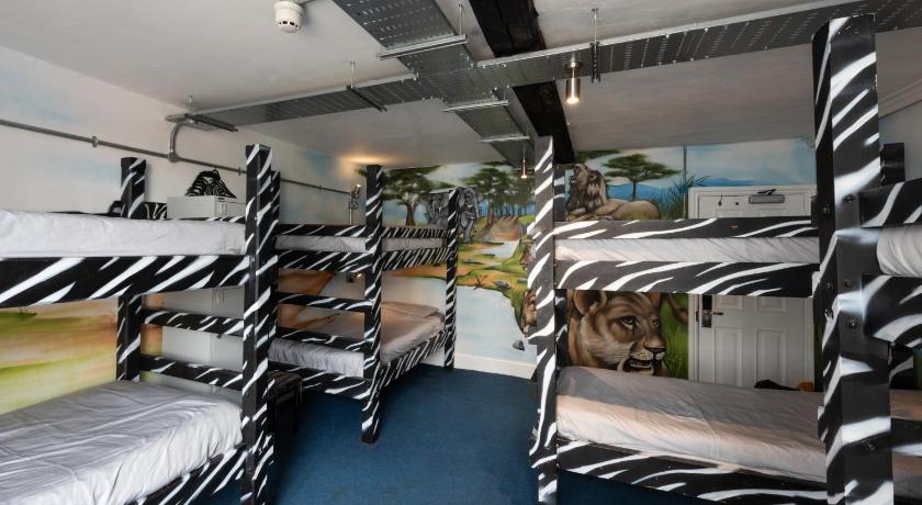 The Full Moon Backpackers — Hotel in Bristol