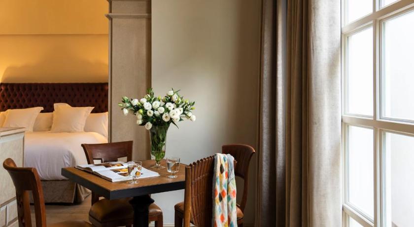 Sevilla Casa de Triana Luxury Suites by Casa del Poeta 5-Star Guesthouse amenity