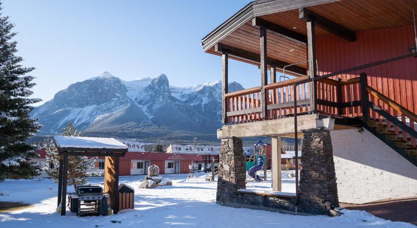 Rocky Mountain Ski Lodge