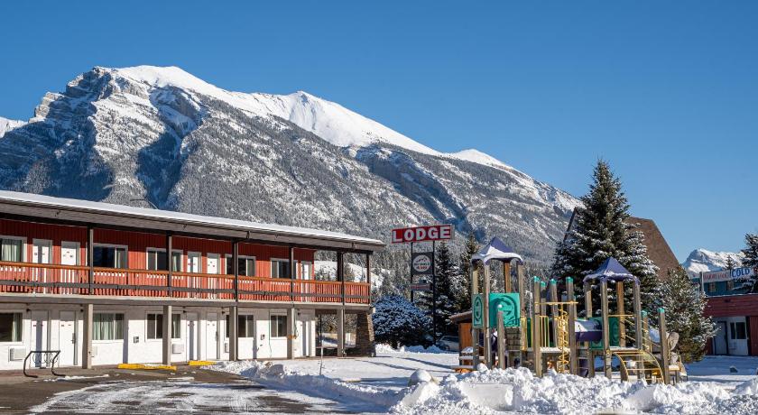 Rocky Mountain Ski Lodge