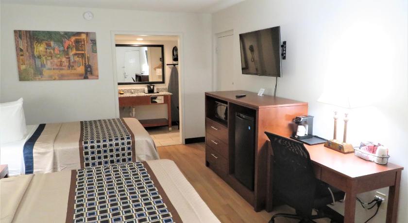 Image of Double Room with Two Double Beds - Non-Smoking 8
