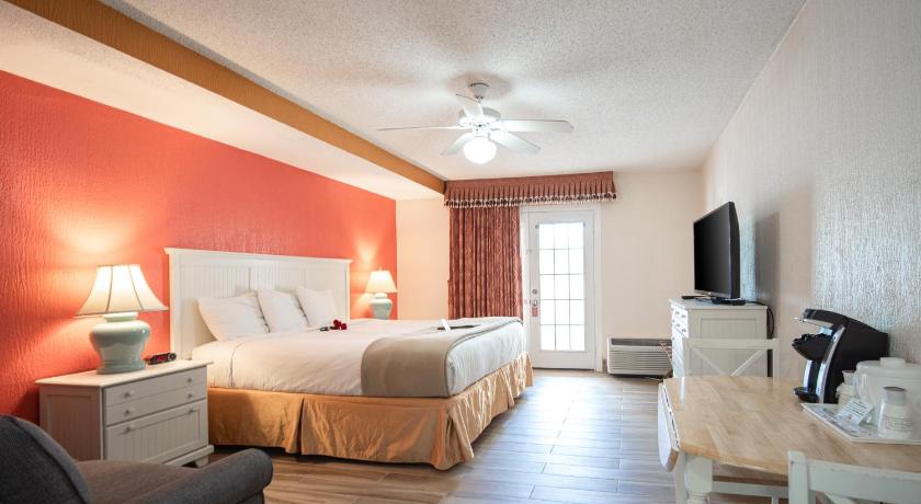 Island Sun Inn & Suites - Venice, Florida Historic Downtown & Beach Getaway photo