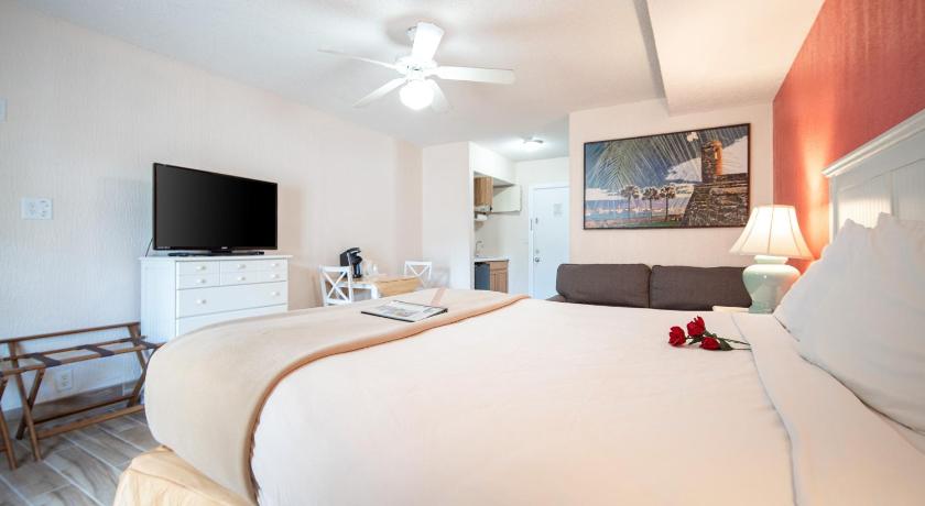 Island Sun Inn & Suites - Venice, Florida Historic Downtown & Beach Getaway photo
