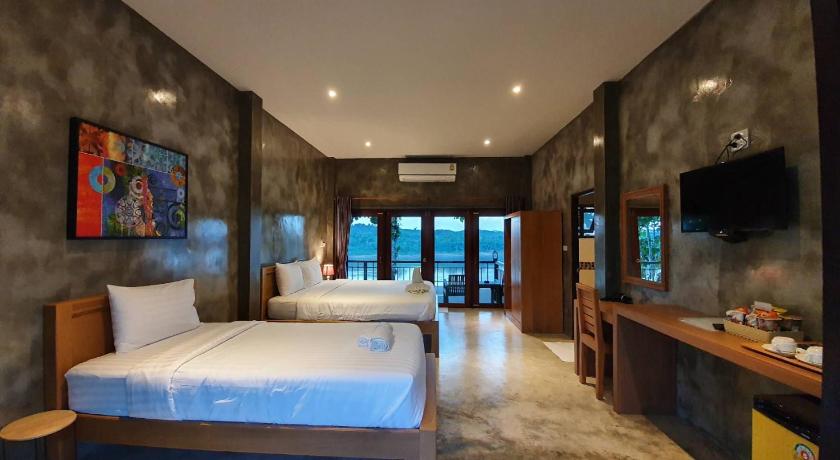 a hotel room with a bed and a tv, Chiang Klong Riverside Resort in Chiangkhan