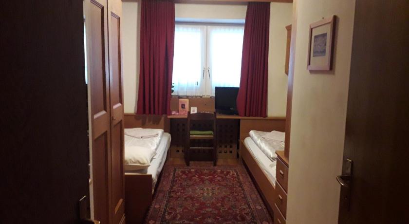 Hotel Villa Emilia photo