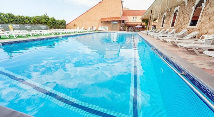 Regineh Hotel photo
