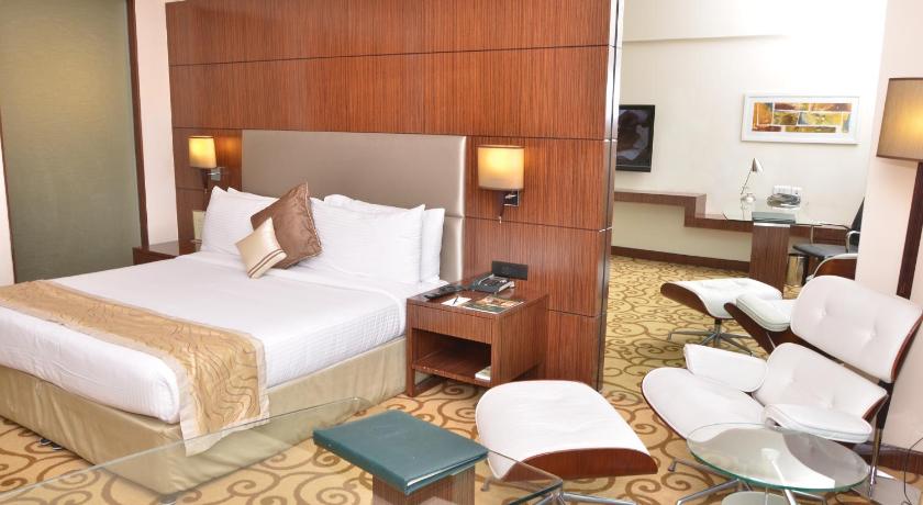 Vaizdas, kuriame – Superior Room -  20% off on session of Spa, Enjoy Happy Hours with 1+1 offer on Alcoholic Beverages, 20% Off on Laundry service 1