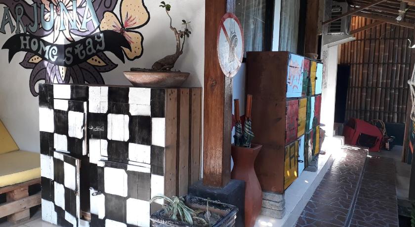 Image of Family Room with Shared Bathroom 13