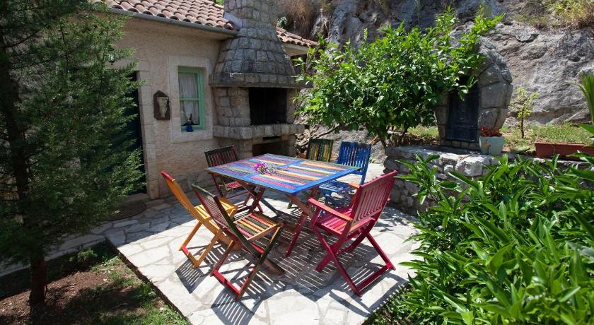 Boka Gardens Seaside Resort Apartment Kotor Deals Photos