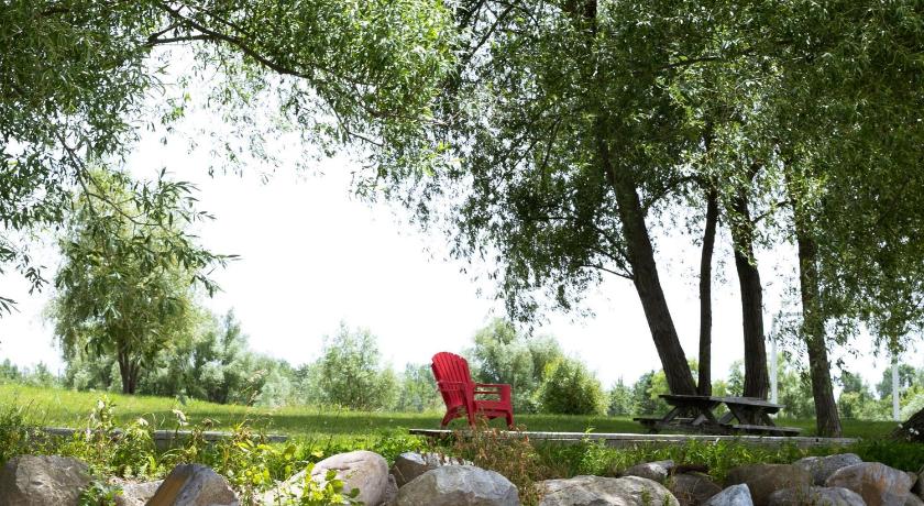 Tyrolean Village Resorts at Blue Mountain photo