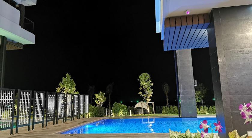 Escape Condominum E125 photo