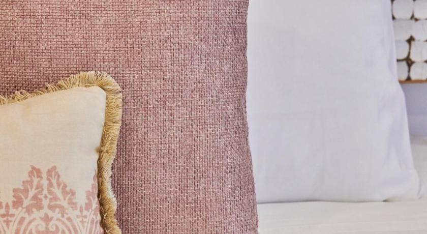 Belém Light Filled Apt with Patio by TimeCooler - main image