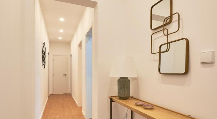 Belém Light Filled Apt with Patio by TimeCooler - image 7