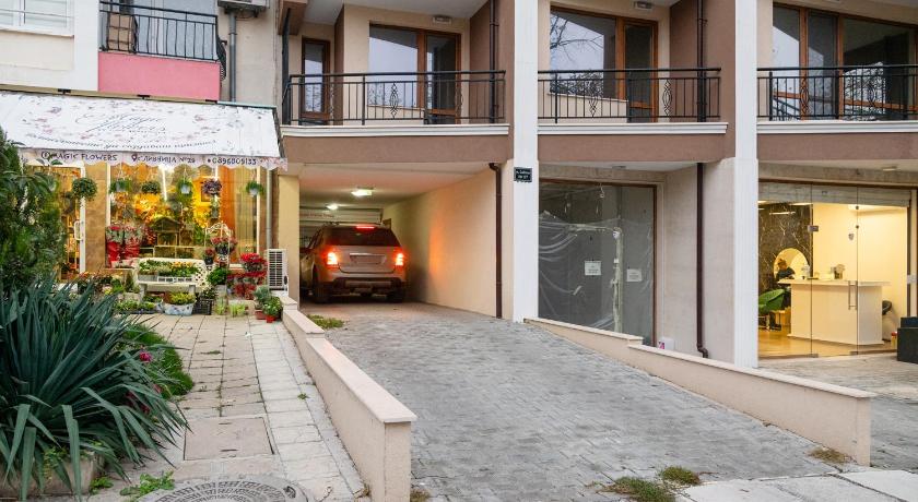 JOY APARTMENT BURGAS CENTER PRIVATE PARKING - image 3