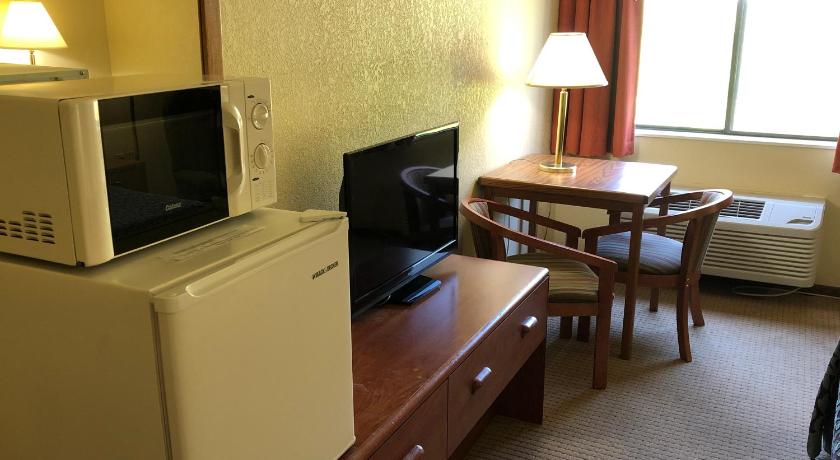 Days Inn by Wyndham Iron Mountain photo
