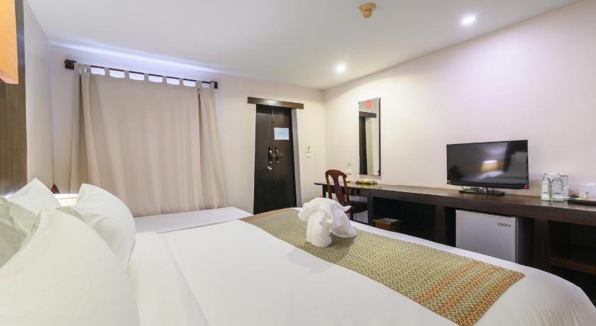 Image of Poolside Room 7