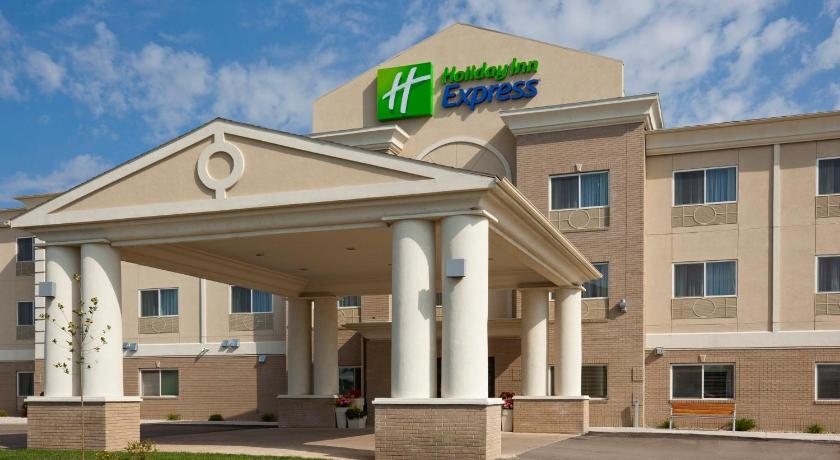 Holiday Inn Express Devils Lake photo