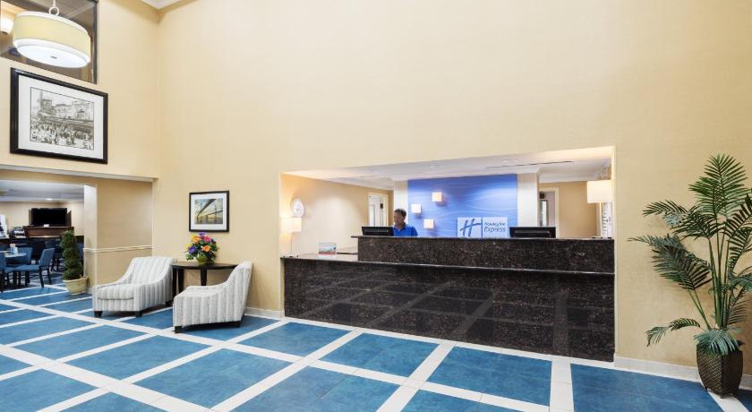 Holiday Inn Express Pocomoke City Hotel