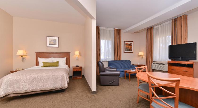 Candlewood Suites San Diego Hotel