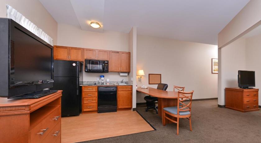 Candlewood Suites San Diego Hotel