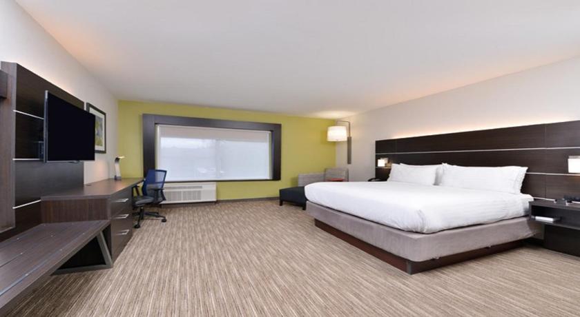 Holiday Inn Express & Suites Parkersburg East