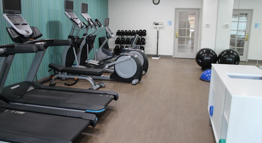 Holiday Inn Express and Suites Tulare photo