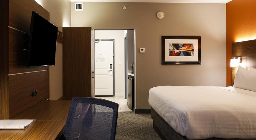 Holiday Inn Express & Suites Louisville Downtown