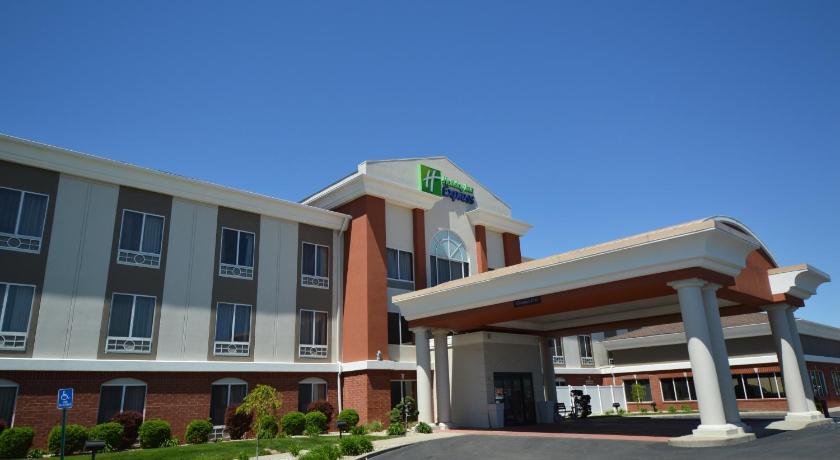 Holiday Inn Express Toledo-Oregon photo