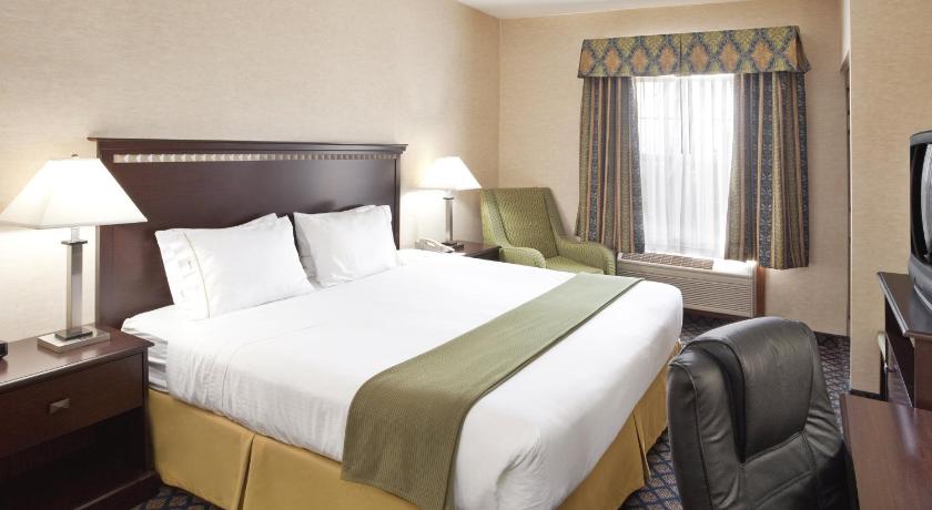 Holiday Inn Express Hotel & Suites Sunbury-Columbus Area