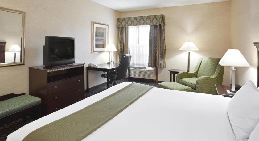 Holiday Inn Express Hotel & Suites Sunbury-Columbus Area