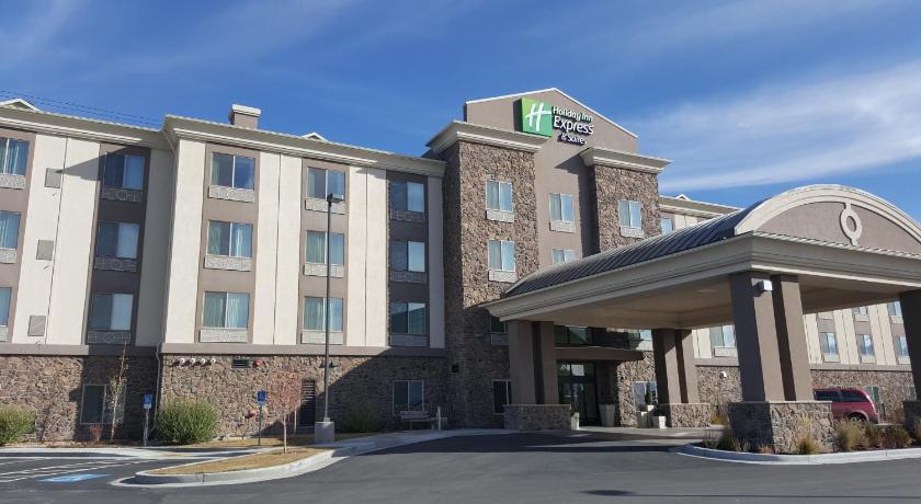Holiday Inn Express Springville photo