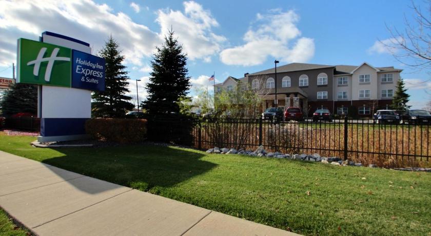 Holiday Inn Express Hotel & Suites Milwaukee Airport photo