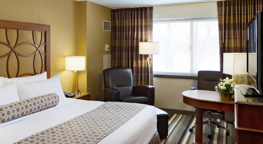 Crowne Plaza Minneapolis West